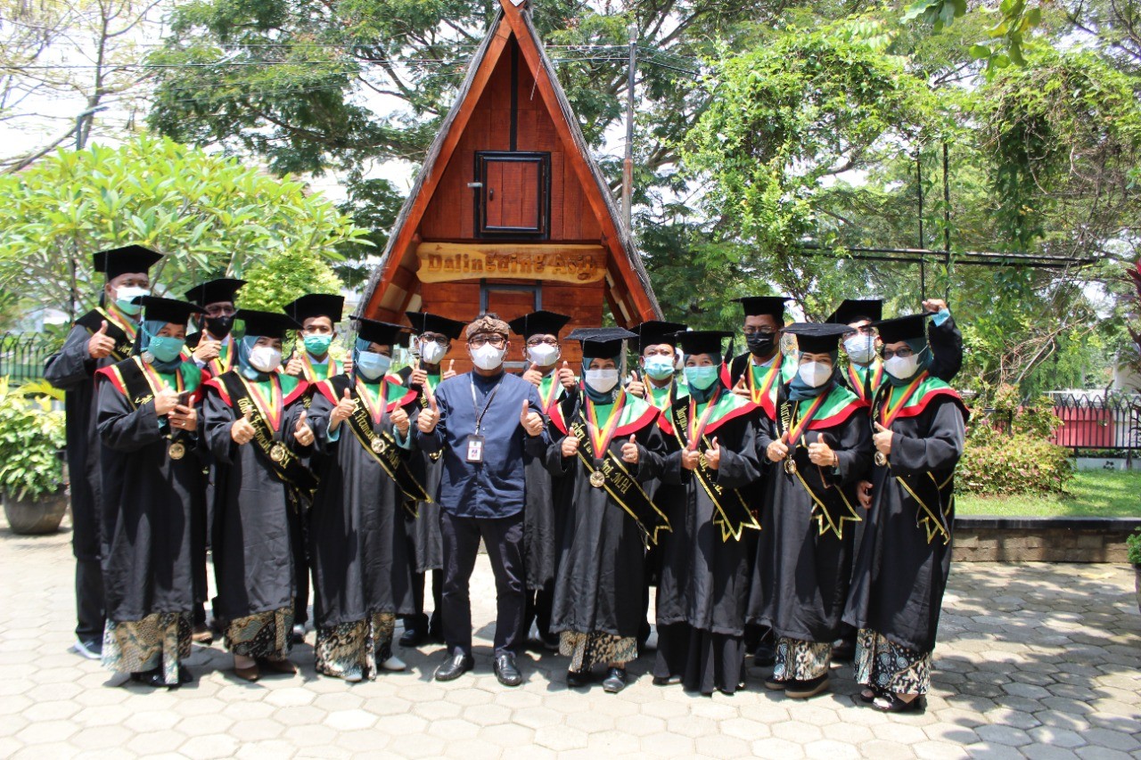 15 Mahasiswa Magister Hasil Kerjasama Disdik Purwakarta dan UPI Diwisuda
