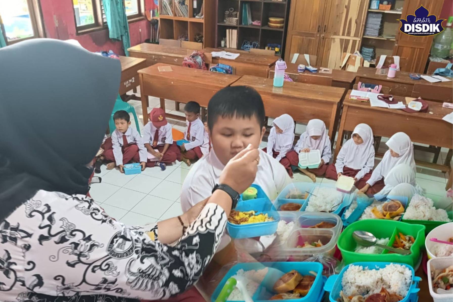 SDN 1 Citalang: Guru dan Kepala Sekolah Ikut Membawa Bekal Makanan