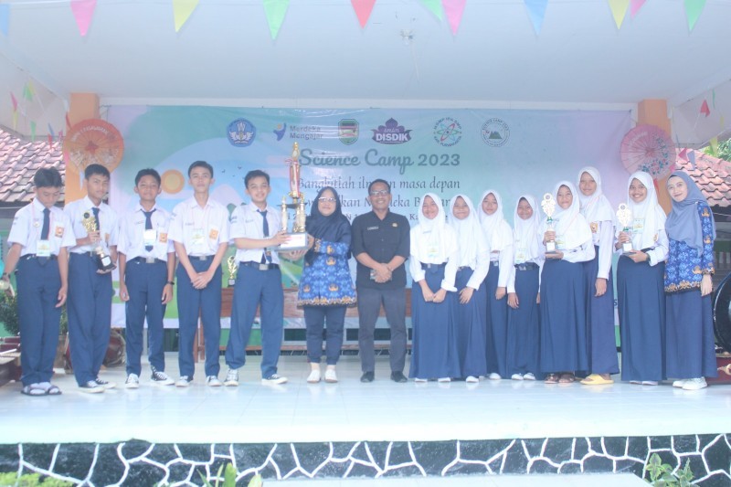 SMPN 1 Wanayasa Raih Juara Umum Science Camp 2023