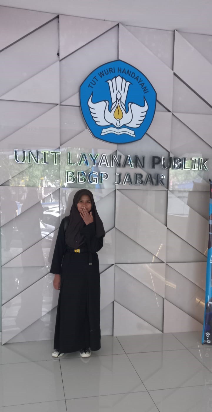 Keren!! Asyifa Ikuti Kemah Sastra Jawa Barat