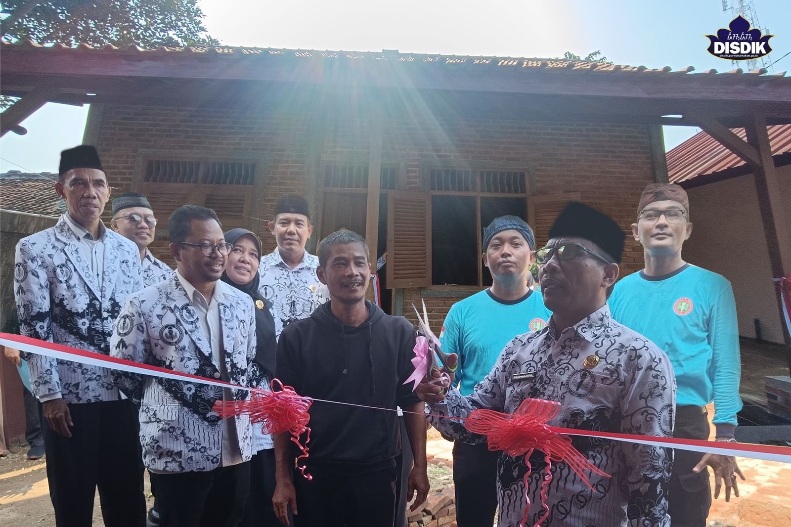 PGRI Kabupaten Purwakarta Fasilitasi Penjaga Bale Guru Tritangu Dengan Rumah Tinggal